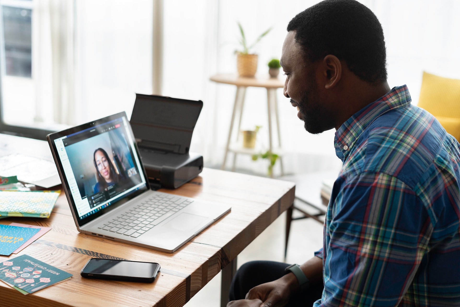 person looking at a virtual meeting on his laptop